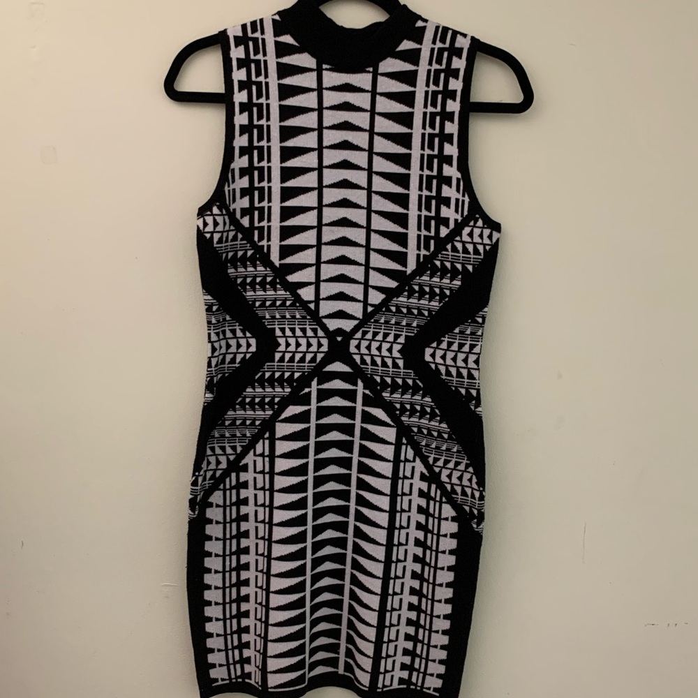 Say what? BodyCon patterned sleeveless dress
